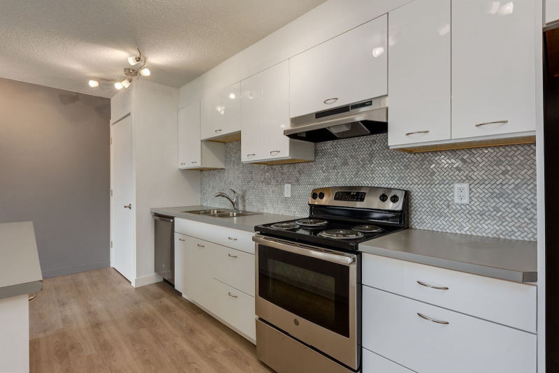 Renovated 2-Bed in Quiet Concrete Building — Crescent Heights