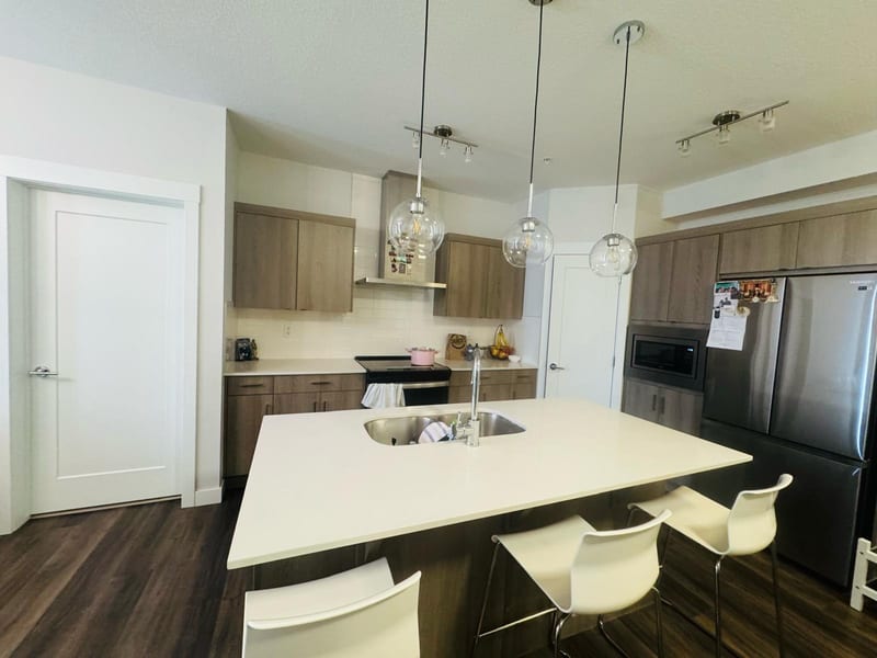 Modern 2 Bed + 2 Bath Condo – Walden (Underground Heated Parking)