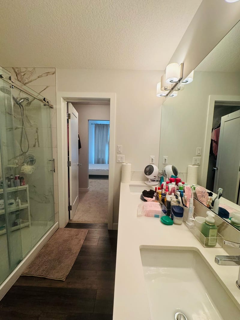 Modern 2 Bed + 2 Bath Condo – Walden (Underground Heated Parking)