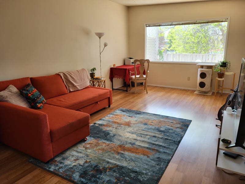 2 Bedroom Main Floor Suite Close to LRT, UofC & Northland Mall