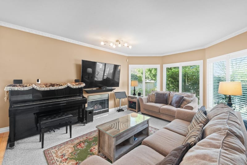 Spacious Family Home for Rent in South Surrey – 1968 129 Street